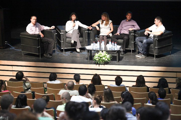 ענת פוגל דוברת בכנס ייעוץ ארגוני ופיתחו מנהלים